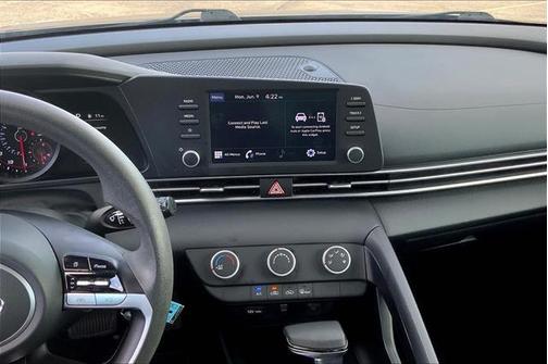 2023 Hyundai ELANTRA SE