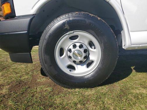 2025 Chevrolet Express 2500 RWD 2500 Regular Wheelbase WT