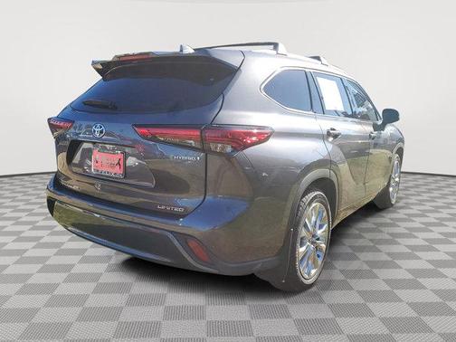 2022 Toyota Highlander Hybrid Limited