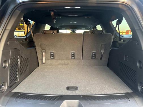 2025 Chevrolet Suburban LS