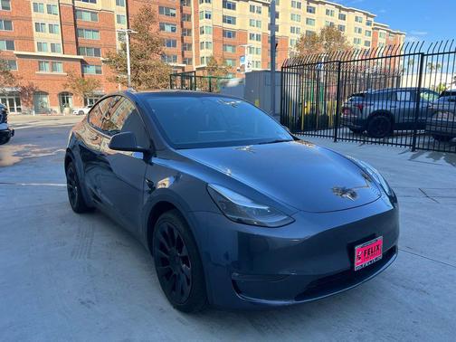 2022 Tesla Model Y Long Range Dual Motor All-Wheel Drive