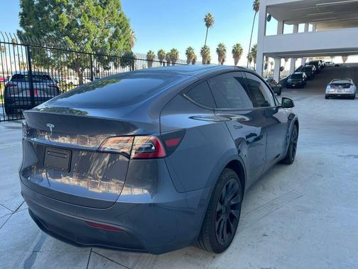 2022 Tesla Model Y Long Range Dual Motor All-Wheel Drive