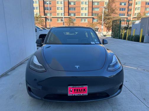 2022 Tesla Model Y Long Range Dual Motor All-Wheel Drive