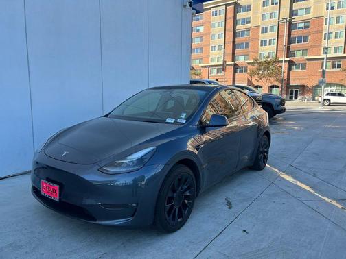 2022 Tesla Model Y Long Range Dual Motor All-Wheel Drive
