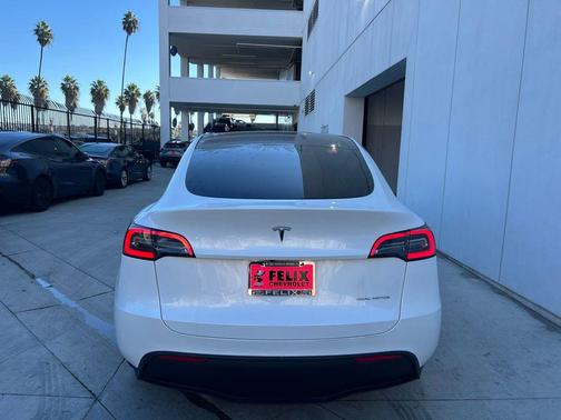 2023 Tesla Model Y Long Range Dual Motor All-Wheel Drive