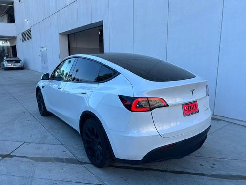 2023 Tesla Model Y Long Range Dual Motor All-Wheel Drive