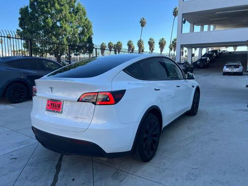 2023 Tesla Model Y Long Range Dual Motor All-Wheel Drive