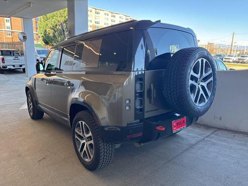 2025 Land Rover Defender 110 P400 X