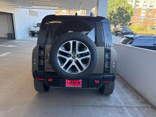 2025 Land Rover Defender 110 P400 X