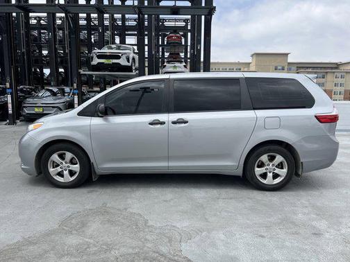 2017 Toyota Sienna SE