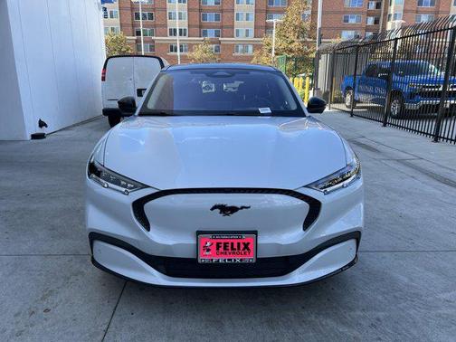 2022 Ford Mustang Mach-E California Route 1