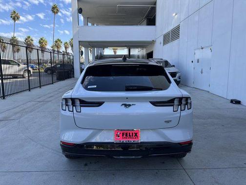 2022 Ford Mustang Mach-E California Route 1