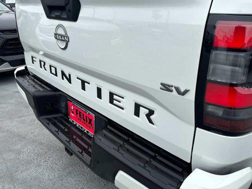 2023 Nissan Frontier SV
