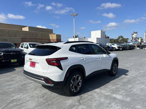 2025 Chevrolet Trax LT