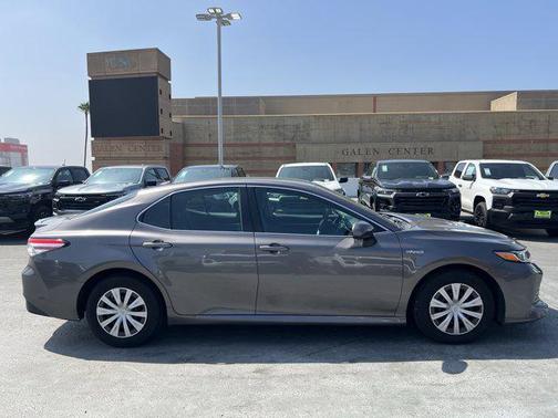 2019 Toyota Camry Hybrid SE