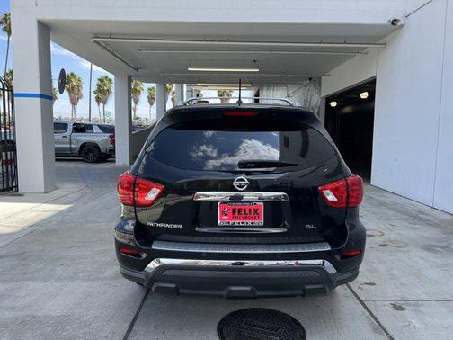 2018 Nissan Pathfinder SL