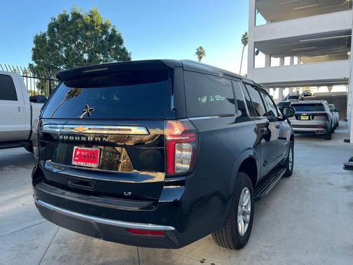 2024 Chevrolet Suburban LT
