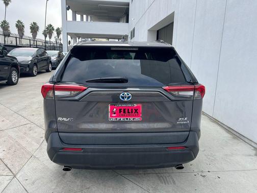 2021 Toyota RAV4 Hybrid XLE