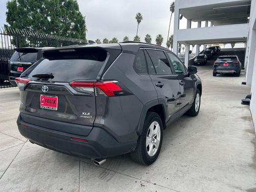 2021 Toyota RAV4 Hybrid XLE