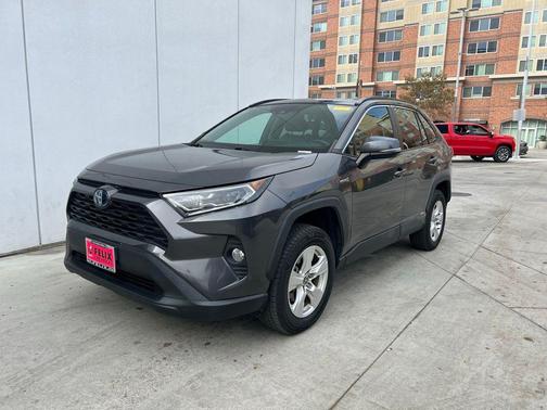 2021 Toyota RAV4 Hybrid XLE
