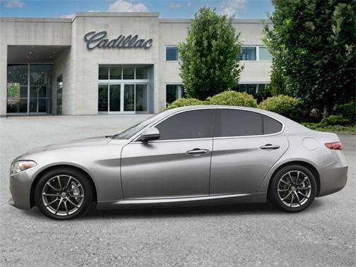 2020 Alfa Romeo Giulia Base