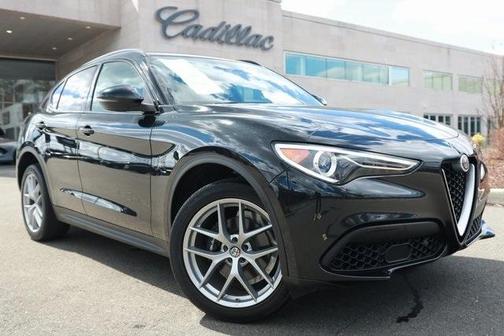 Photo 1 of 39 of 2018 Alfa Romeo Stelvio Ti