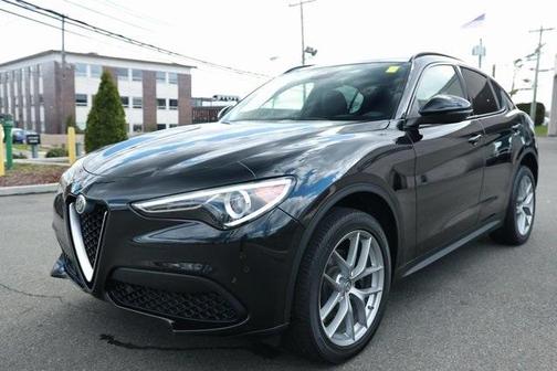 Photo 3 of 39 of 2018 Alfa Romeo Stelvio Ti