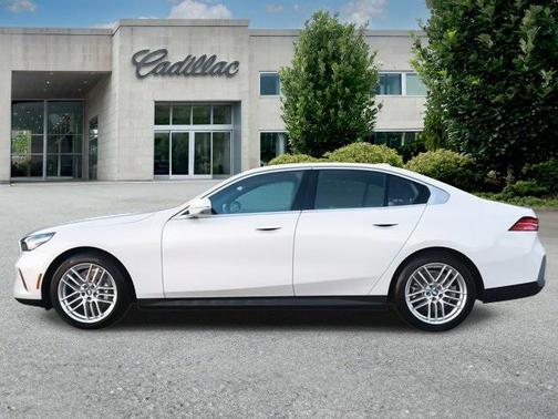 2024 BMW 530 i xDrive