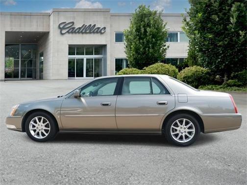 2010 Cadillac DTS Base