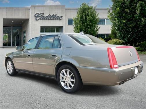 2010 Cadillac DTS Base