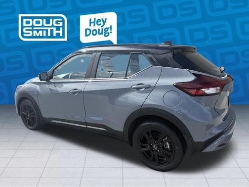 2 Tone Gray / Black 2023 Nissan Kicks SR