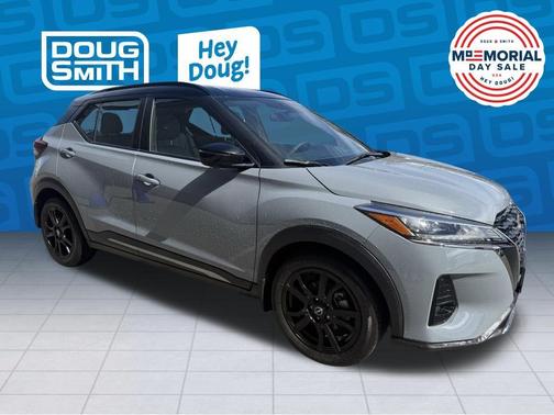 2 Tone Gray / Black 2023 Nissan Kicks SR