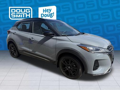 2 Tone Gray / Black 2023 Nissan Kicks SR