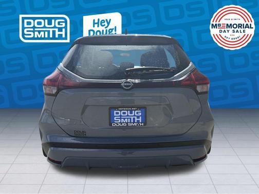 2 Tone Gray / Black 2023 Nissan Kicks SR