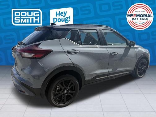 2 Tone Gray / Black 2023 Nissan Kicks SR