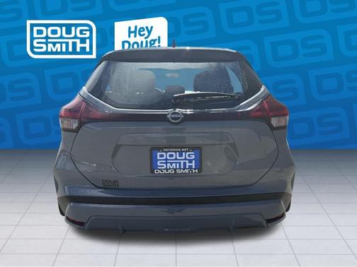 2 Tone Gray / Black 2023 Nissan Kicks SR