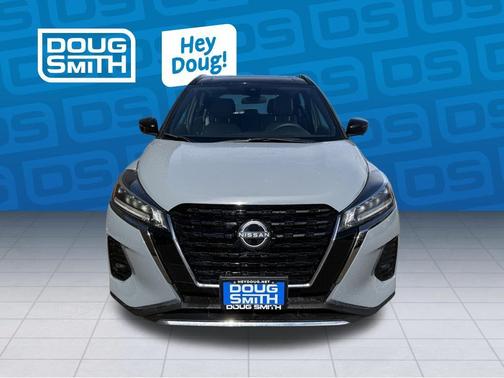2 Tone Gray / Black 2023 Nissan Kicks SR