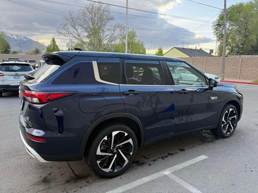 Cosmic Blue Metallic 2025 Mitsubishi Outlander PHEV SE