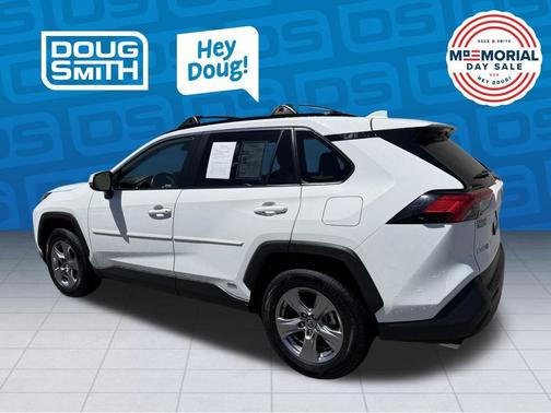 White 2022 Toyota RAV4 Hybrid XLE