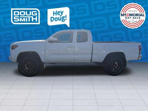 Super White 2017 Toyota Tacoma SR5
