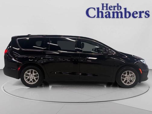 Diamond Black Crystal Pearlcoat 2025 Chrysler Pacifica L