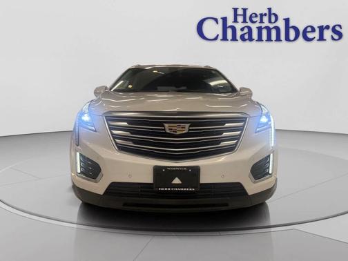 Crystal White Tricoat 2017 Cadillac XT5 Luxury