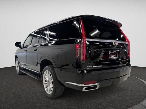 2022 Cadillac Escalade ESV Luxury