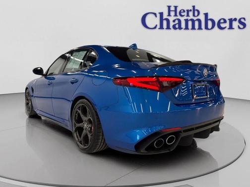 2022 Alfa Romeo Giulia Quadrifoglio