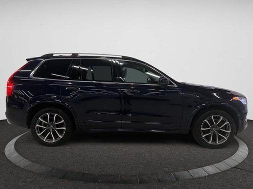 2017 Volvo XC90 T6 Momentum