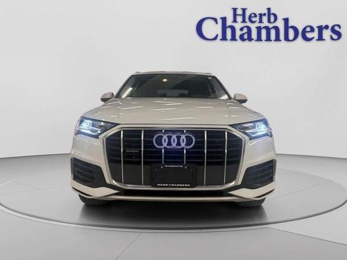 Glacier White Metallic 2023 Audi Q7 45 Premium