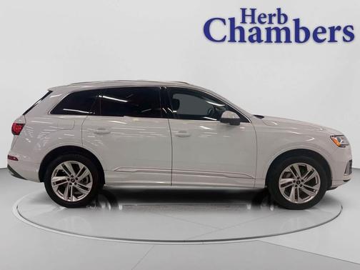 Glacier White Metallic 2023 Audi Q7 45 Premium
