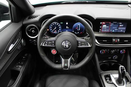 2024 Alfa Romeo Stelvio Quadrifoglio