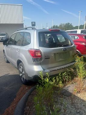 Ice Silver Metallic 2017 Subaru Forester 2.5i