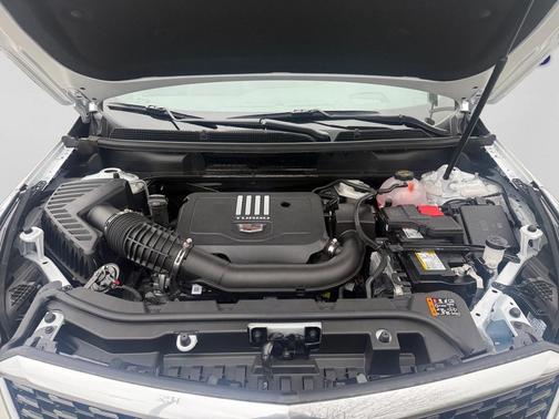 Crystal White Tricoat 2026 Cadillac XT5 Premium Luxury